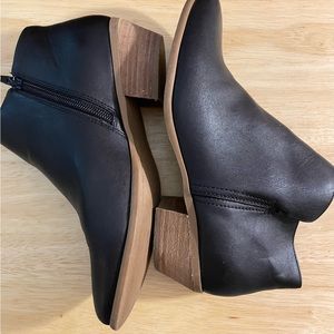 Bass Nina Black Chelsea Vegan Leather Bootie size 8